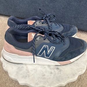 New Balance Sneakers in navy and pink